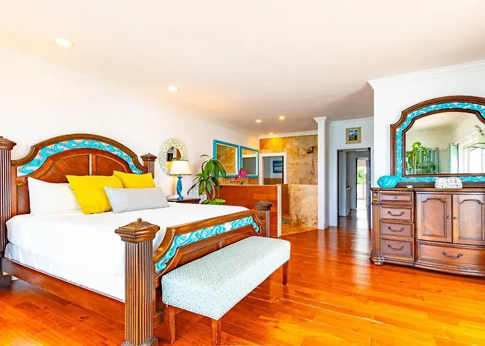 Caprice 7 -Oceanfront Villa - Gated Community With Pool Nassau